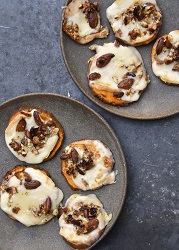 Zoete aardappel belegd met ta…