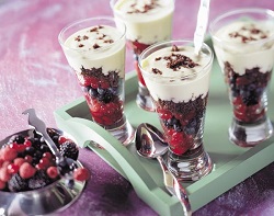 Roggebroodtoetje met rood fru…